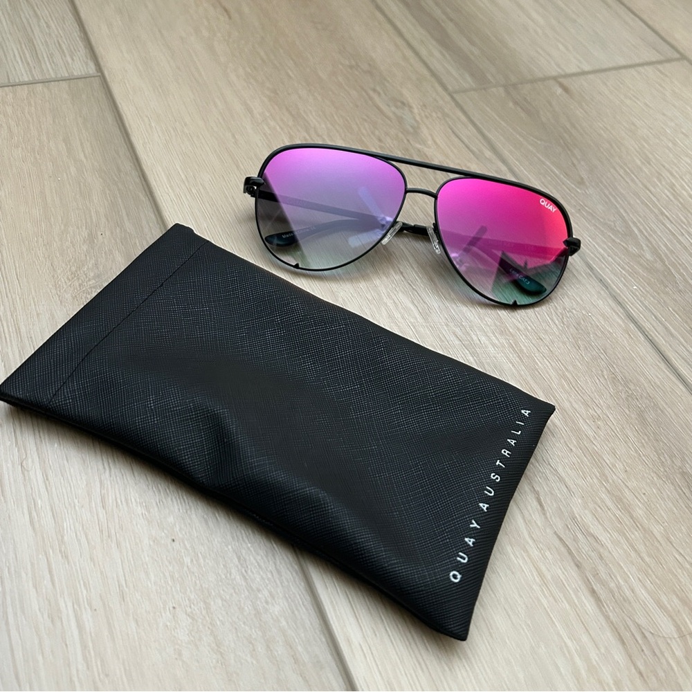 Quay high key sunglasses - black/pink